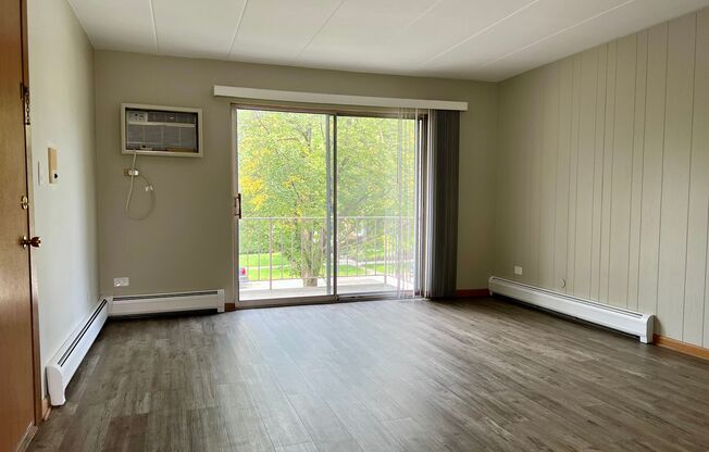 2 beds, 1 bath, $1,595, Unit 2E