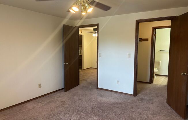 2 beds, 2 baths, 1,029 sqft, $1,229, Unit 1401 044