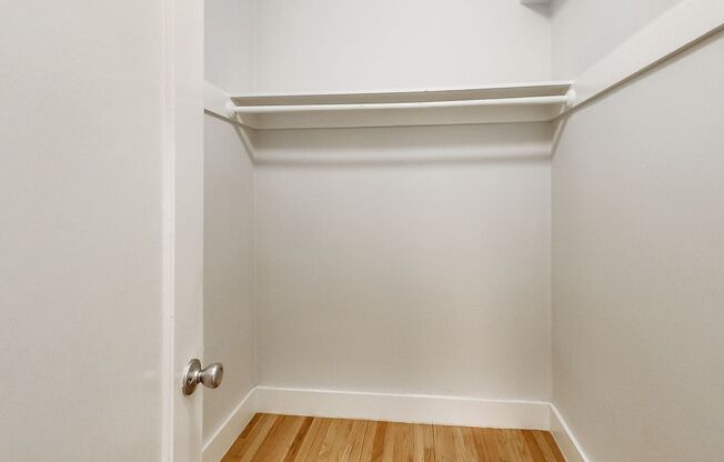 Studio, 1 bath, 450 sqft, $2,400, Unit 205