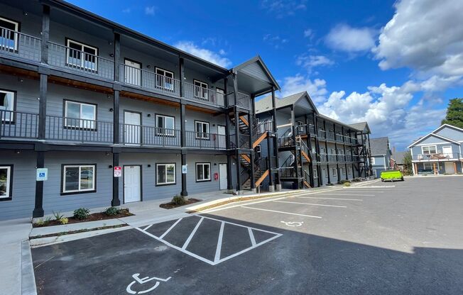 3 beds, 1 bath, $2,250, Unit 1200 #105
