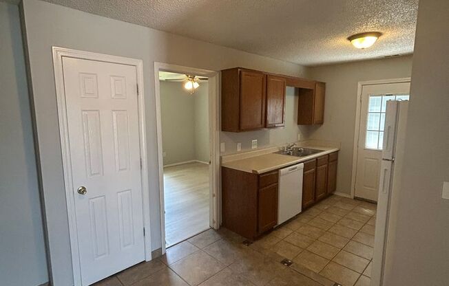 3305 SW Victoria Pl Apt 1 &amp; 2