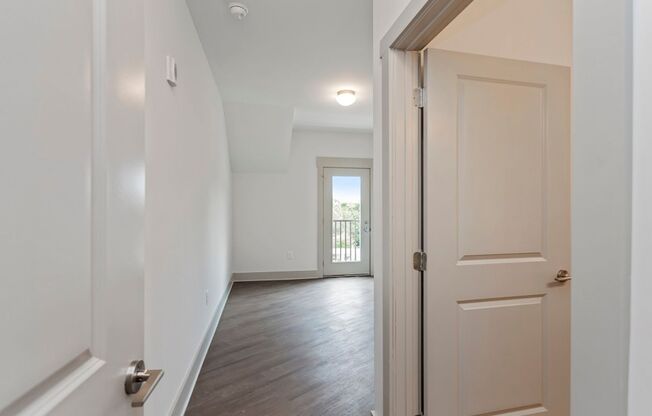 3 beds, 2 baths, 1,280 sqft, $2,950, Unit Heritage East- Unit 201