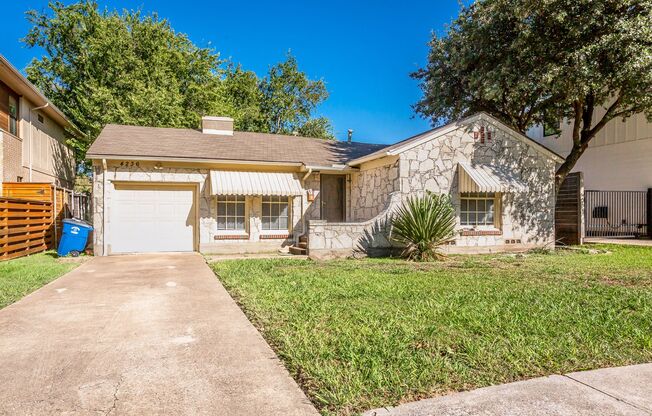 Austin Stone Cottage in Stonewall Park