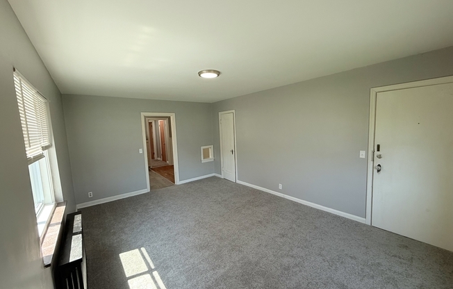 3135 MOZART AVE