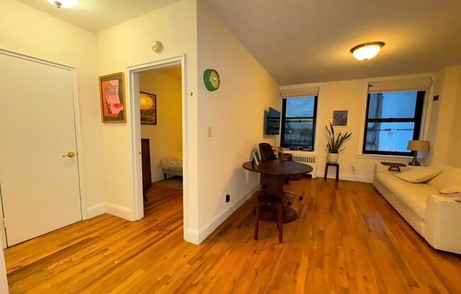 1 bed, 1 bath, $3,300, Unit 4