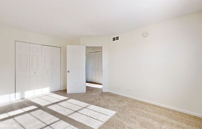 3 beds, 2.5 baths, $2,595, Unit 1036