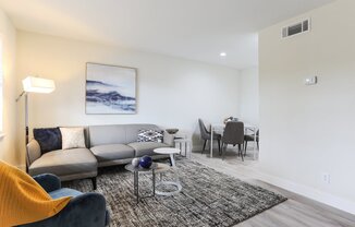 1 bed, 1 bath, $950, Unit 2006 House Ave, Unit 4