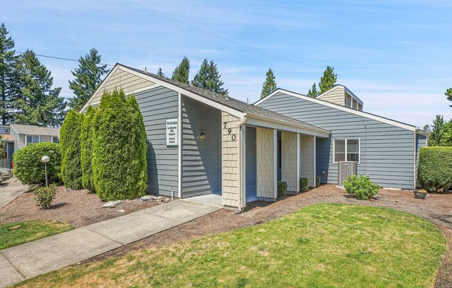 2 beds, 1.5 baths, 1,050 sqft, $2,049, Unit 214-774C