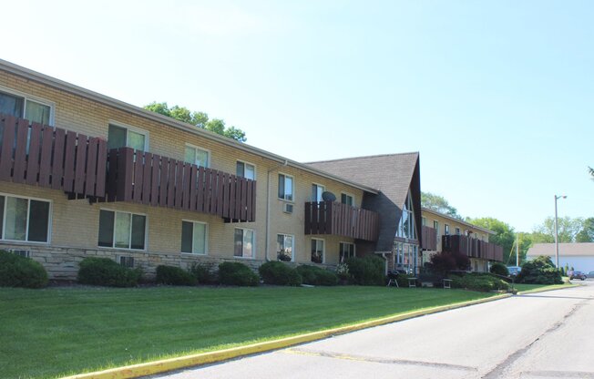 2 beds, 1 bath, $1,050, Unit 35-102