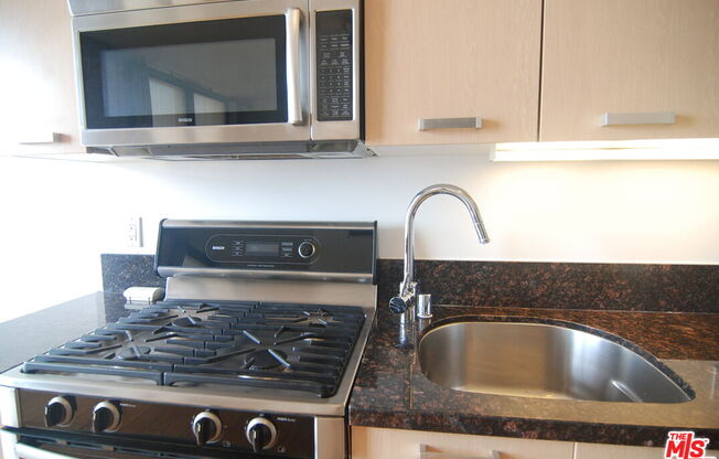 1 bed, 1 bath, 470 sqft, $2,000, Unit 907