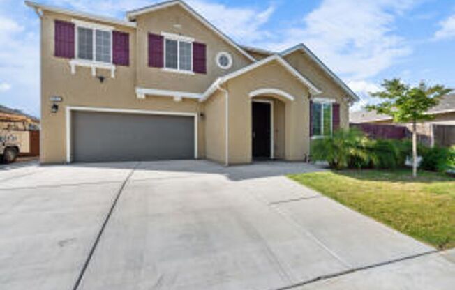 Beautiful home in desirable neighborhood for rent in Visalia CA