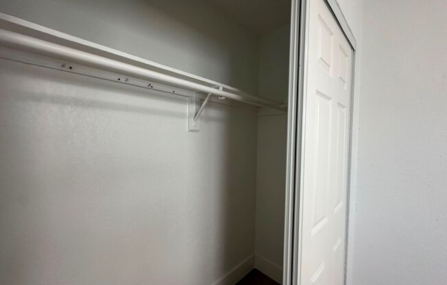 2 beds, 1 bath, 850 sqft, $1,925, Unit F106