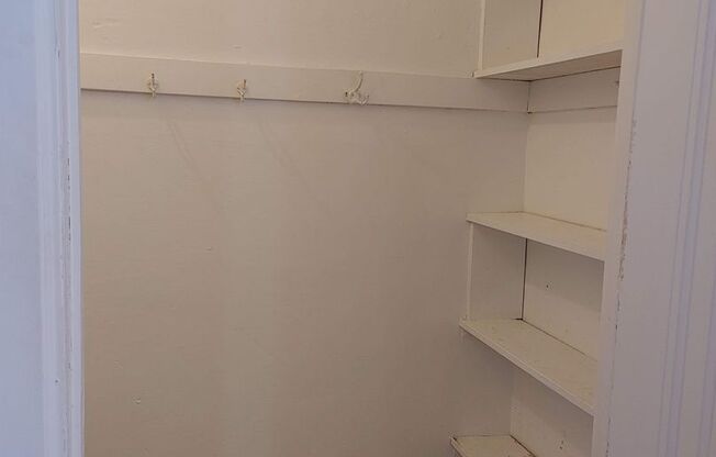 Studio, 1 bath, 315 sqft, $999, Unit 2I