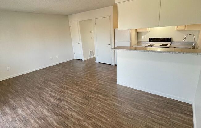 1 bed, 1 bath, 600 sqft, $1,175, Unit 14