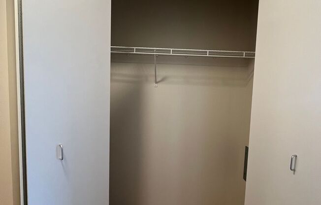 2 beds, 1 bath, 1,000 sqft, $2,225, Unit 703