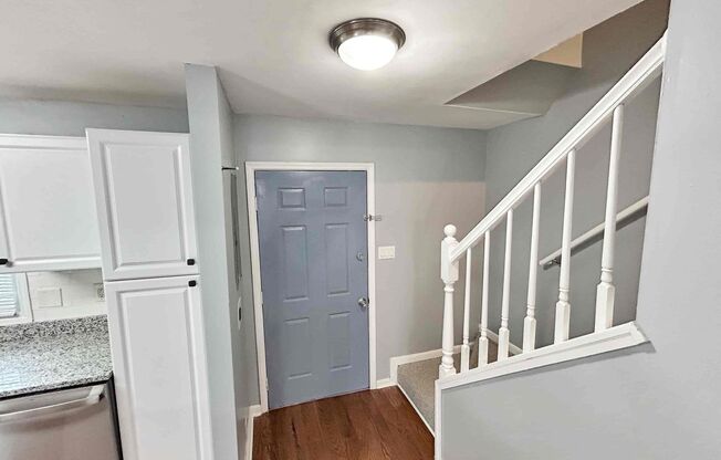 Spacious 2 BR/2.5 BA Townhome in Marietta – Prime Location Near I-75!