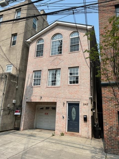 347 PALISADE AVE