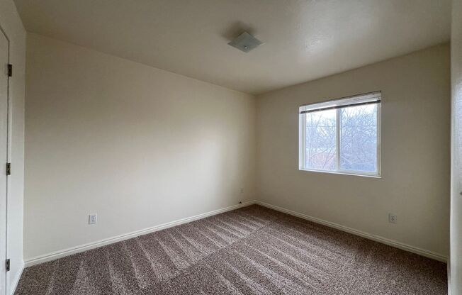 2 beds, 1 bath, $1,050, Unit 210 W Chubbuck # 12