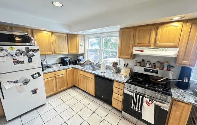 34 DICKINSON ST