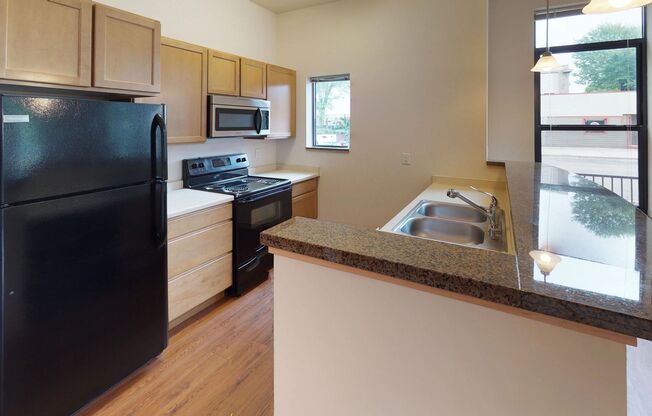 2 beds, 1.5 baths, $2,450, Unit 602 W Main St
