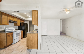 2Bed/1.5Bath Ground Floor Townhouse at Glendale Ave/27th Ave! Ready for Immediate Move-In! -- GARAGE!