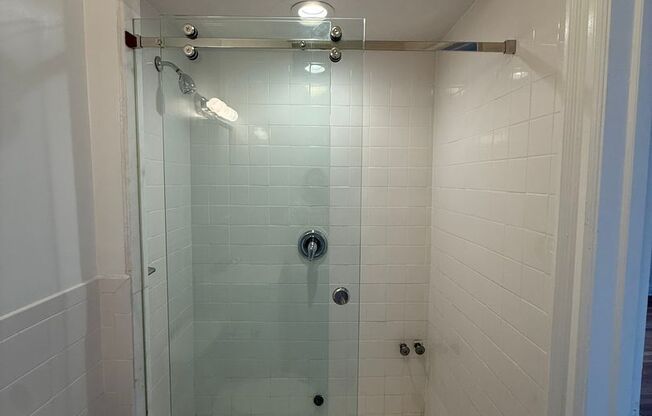 2 beds, 2 baths, 1,303 sqft, $2,200, Unit New King Edward  501