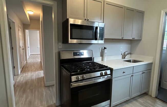 3 beds, 1 bath, 750 sqft, $2,000, Unit 3