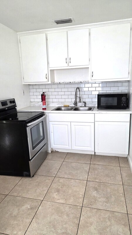 212 E DRURY AVE