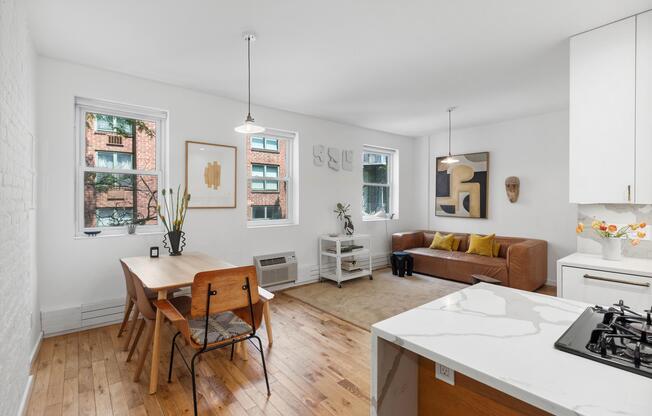 207 E 21 ST
