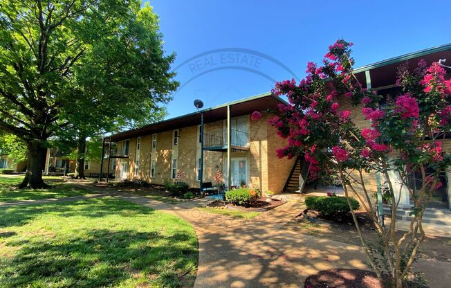 2 beds, 1 bath, $1,099, Unit UNIT C 49