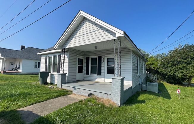 Must see this adorable 2 bed 1 bath bungalow home has plenty of space in Gastonia