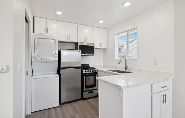 Studio, 1 bath, 645 sqft, $1,548, Unit 131