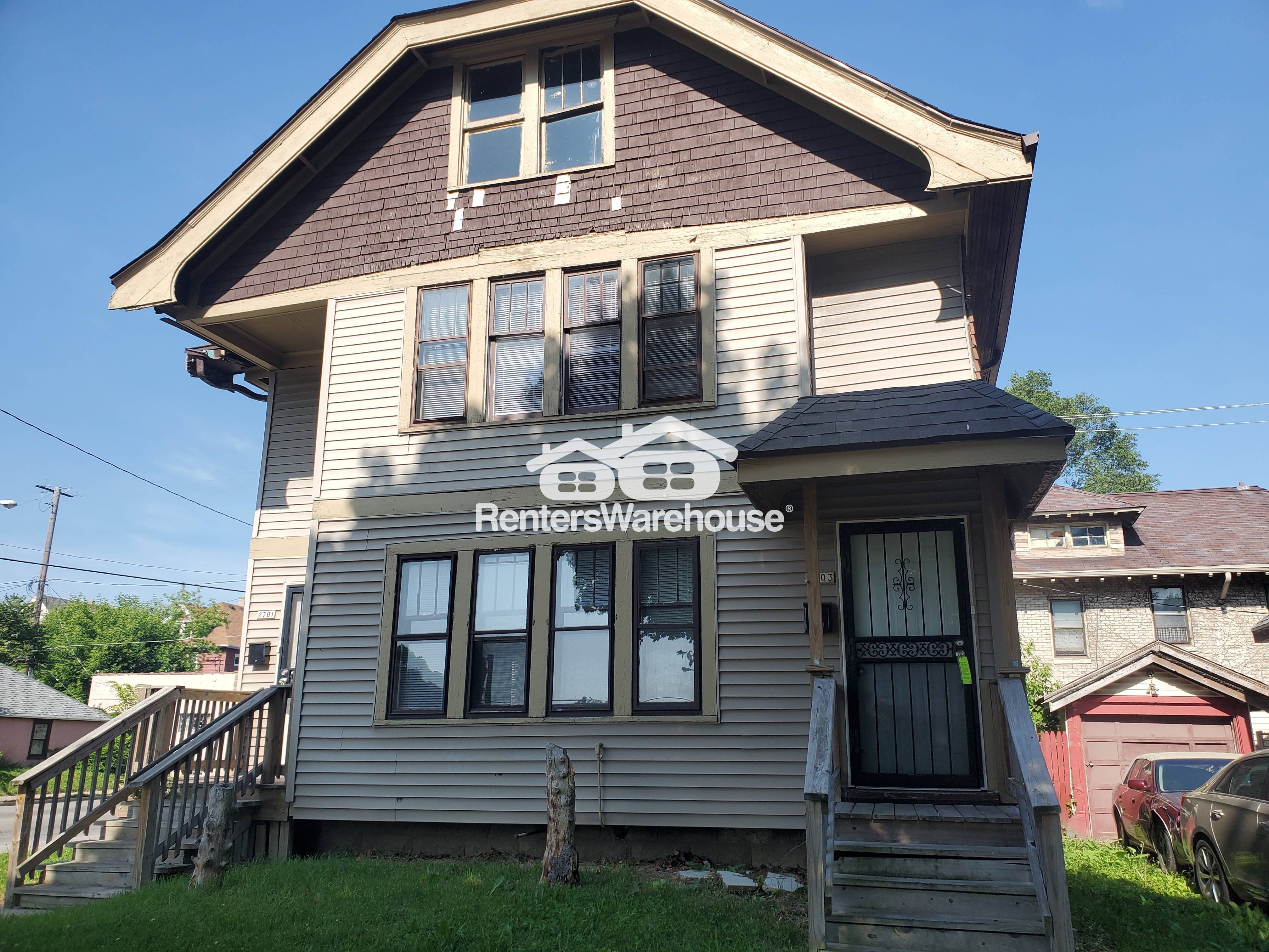 2703 N 39 ST