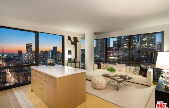 2 beds, 2 baths, 941 sqft, $3,800, Unit 809