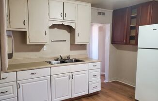 2 beds, 1 bath, $1,800