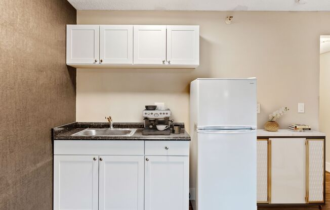 Studio, 1 bath, 330 sqft, $1,725, Unit 17059 - 165