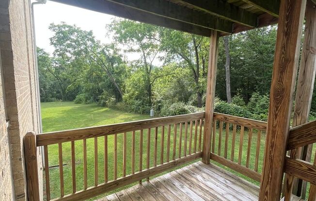 2 beds, 1 bath, 903 sqft, $1,170, Unit J-5