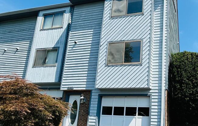 2 Bedroom, 2.5 Bath Townhouse