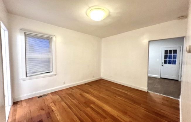 3 beds, 1 bath, 1,200 sqft, $2,730, Unit 1/F