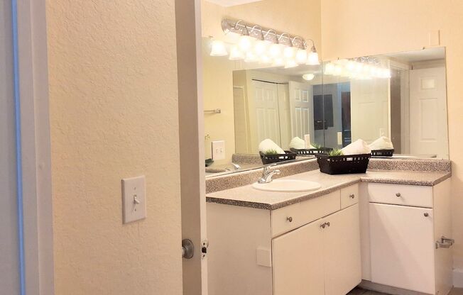 1 bed, 1 bath, $1,475, Unit # 3060