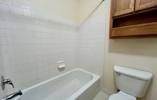 1 bed, 1 bath, $950, Unit 72