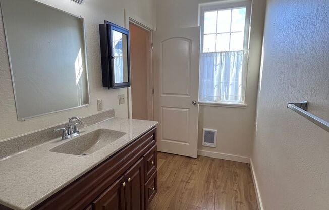 1 bed, 1 bath, $1,595, Unit Carriage House #2