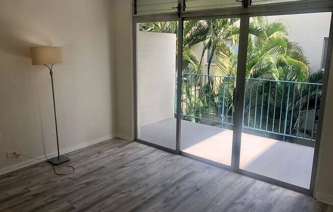 Updated 1/1 with Lanai and Parking spot!
