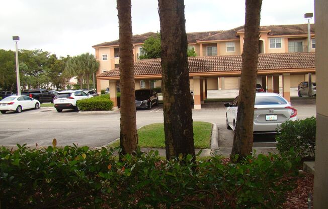 BEAUTIFUL 3/2 APT, GREAT LOCATION!!!!!!   Right In The Heart of Coral Springs