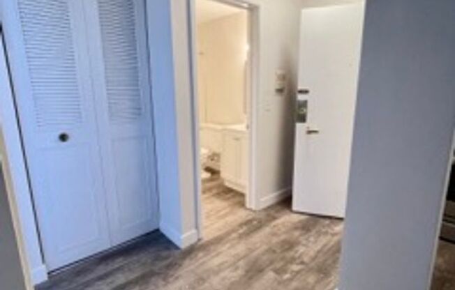 1 bed, 1 bath, $1,095, Unit 205