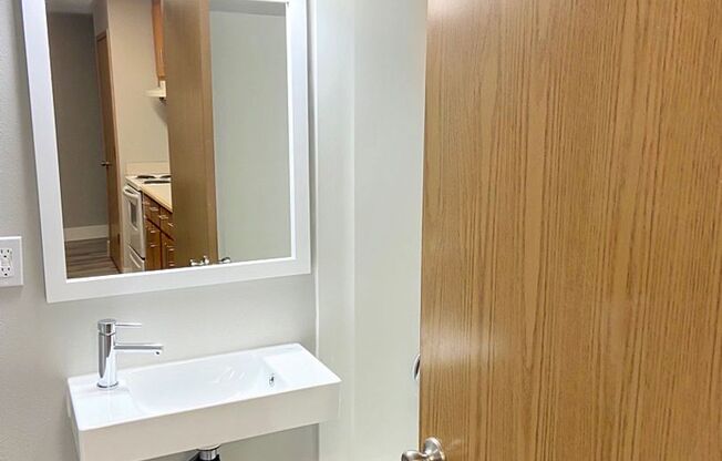 2 beds, 1 bath, 700 sqft, $1,695, Unit A14