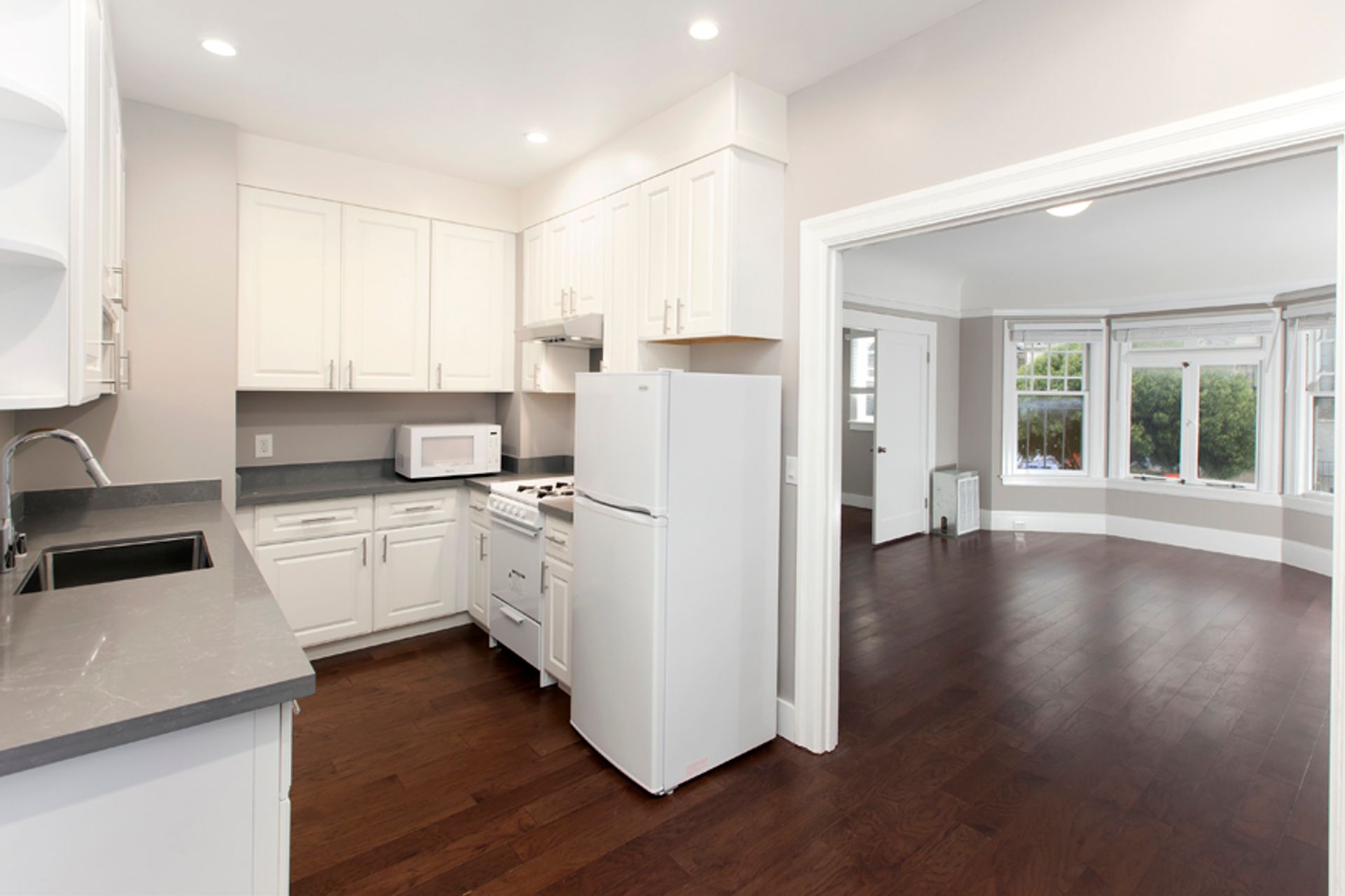 Lower Haight: Recently Renovated Studio w/ Office, Dishwasher & Shared Yard
