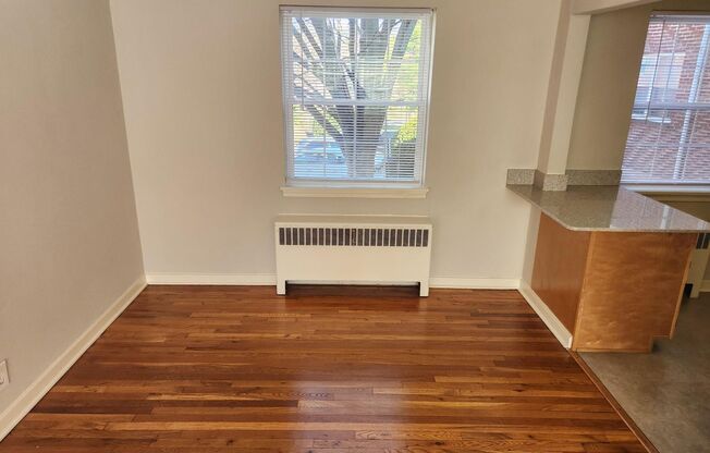 2 beds, 1 bath, 897 sqft, $2,275, Unit F-05