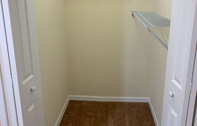 2 beds, 2 baths, 664 sqft, $1,195, Unit 5