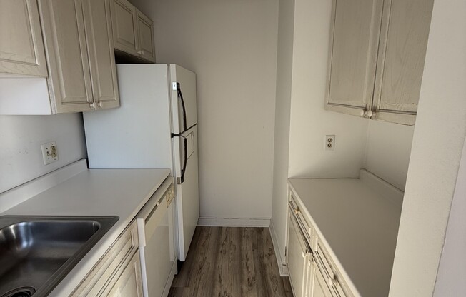 2 beds, 1 bath, $3,600, Unit 3